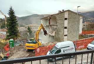 Post Sisma, demolizione e ricostruzione della caserma di Carabinieri e Forestali